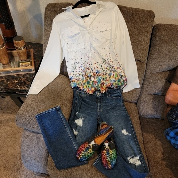 BELLE Lily Long Sleeve Button Down With Rainbow Colors Size M - Picture 2 of 14